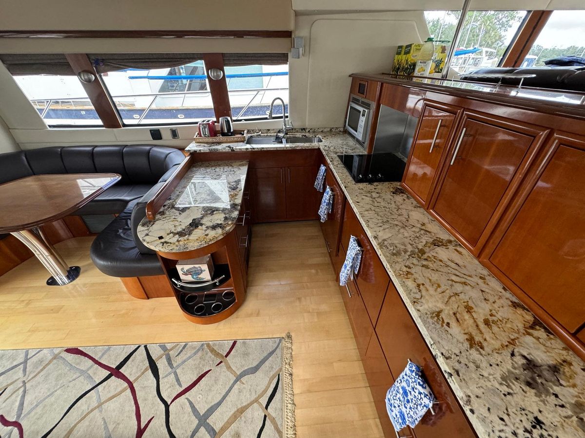 2006 Carver 56 