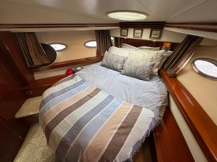 Endymion Yacht Photos Pics Luxurious bedroom interior of 2006 Carver 56 Voyager yacht with cozy bedding.
