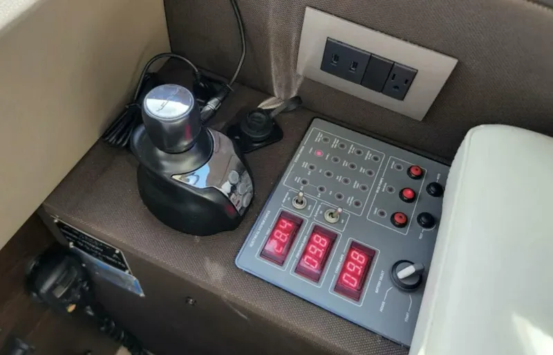 Eclipse Yacht Photos Pics 2016 Azimut 50 Flybridge - Image 45