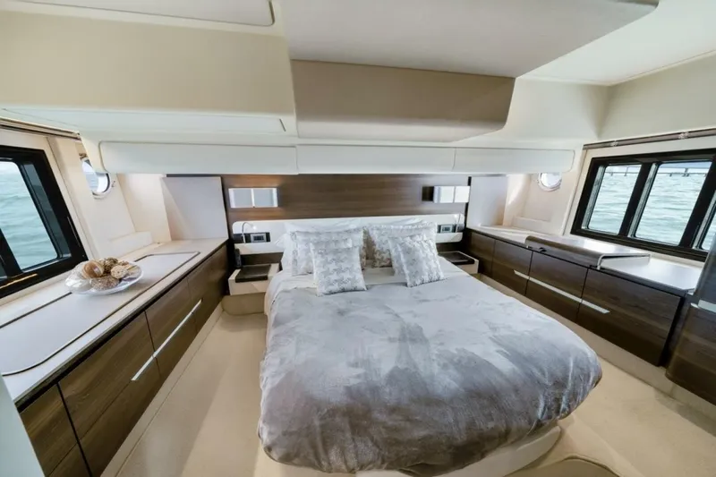 Eclipse Yacht Photos Pics 2016 Azimut 50 Flybridge - Image 27