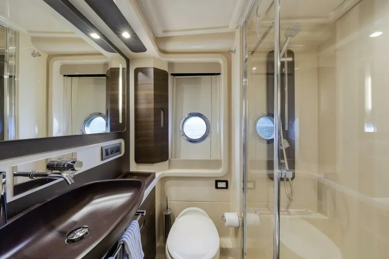 Eclipse Yacht Photos Pics 2016 Azimut 50 Flybridge - Image 31