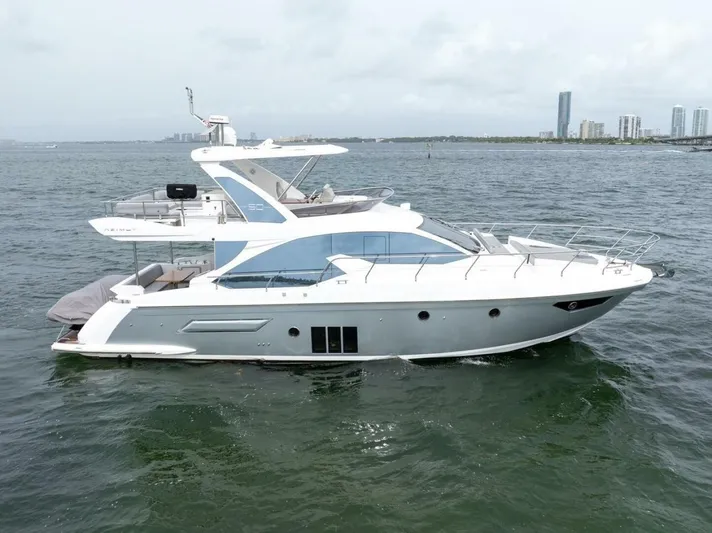 Eclipse Yacht Photos Pics 2016 Azimut 50 Flybridge - Image 7