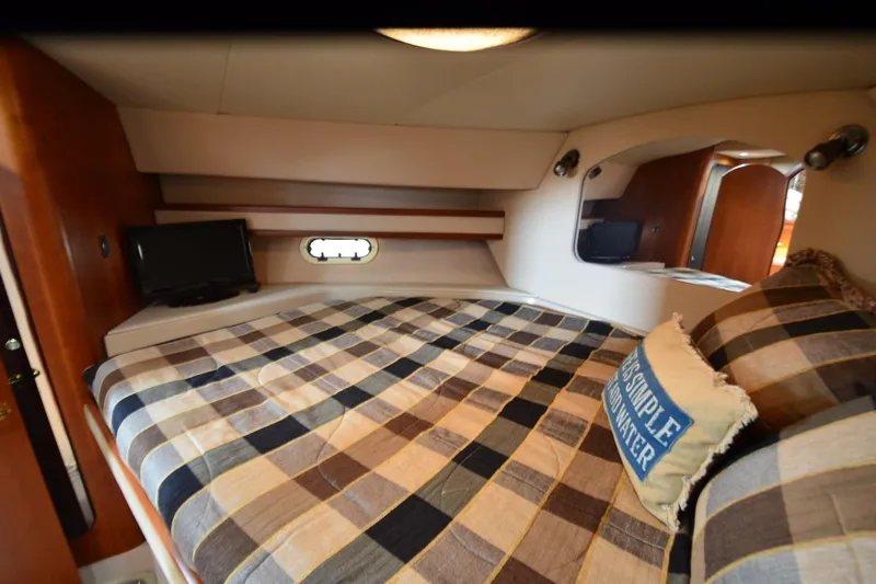 Stage III Yacht Photos Pics Interior cabin of 2001 Cruisers Yachts 3750 Motoryacht with plaid bedding and TV.