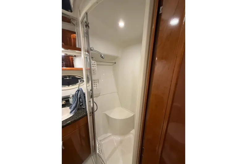 Orion Yacht Photos Pics Shower area in 2004 Carver 460 Voyager yacht, featuring sleek design and modern fixtures.