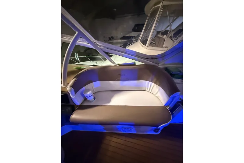 Orion Yacht Photos Pics 2004 Carver 460 Voyager boat interior with cushioned seating and cup holder.