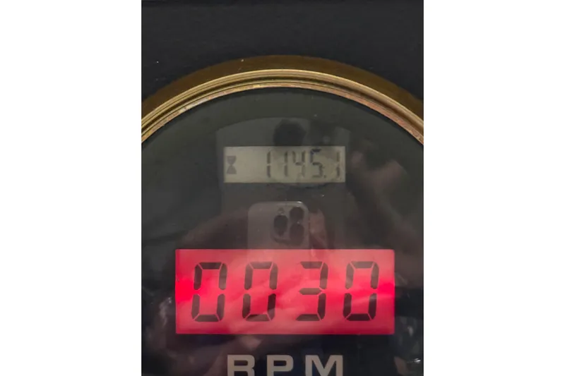 Orion Yacht Photos Pics Close-up of Carver 460 Voyager 2004 RPM gauge displaying 30 RPM and 145.1 hours.