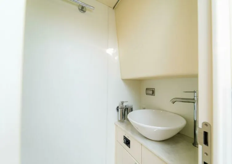  Yacht Photos Pics 2016 Sunseeker Manhattan 65 - Image 53