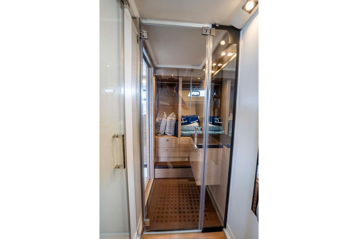 2018 Prestige 59 