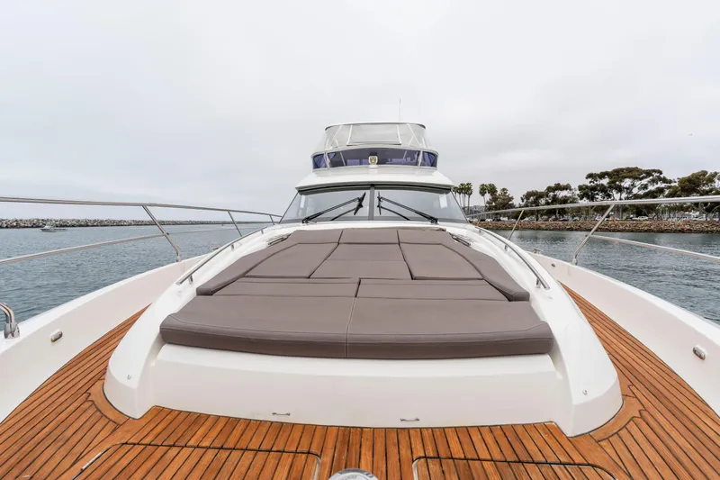 Seeworthy Yacht Photos Pics 2018 Prestige 560 yacht with spacious deck and luxurious sunbathing area.