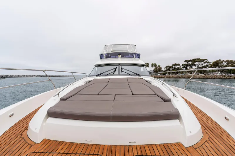 Seeworthy Yacht Photos Pics 2018 Prestige 560 yacht with spacious deck and luxurious sunbathing area.