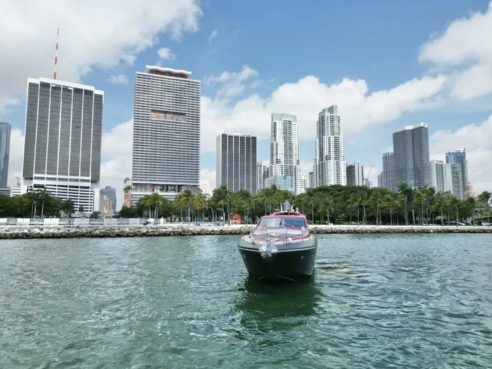 Notorius Yacht Photos Pics 2007 Gianetti Ht68 - Image 5