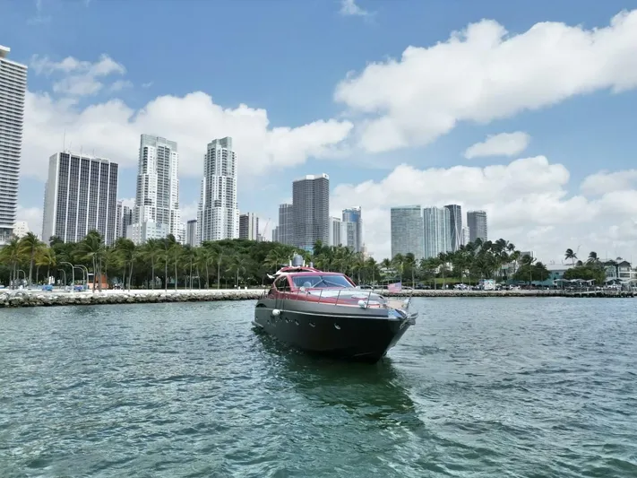 Notorius Yacht Photos Pics 2007 Gianetti Ht68 - Image 4