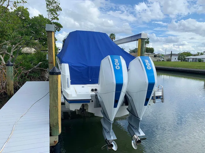  Yacht Photos Pics Hussar Skamander 920 Explorer MAX 2022 boat with dual engines, docked and covered.