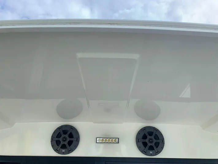  Yacht Photos Pics Hussar Skamander 920 Explorer MAX 2022 boat speakers and light on deck.