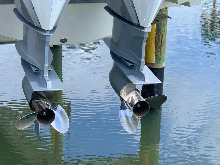  Yacht Photos Pics Twin propellers of 2022 Hussar Skamander 920 Explorer MAX on calm water.