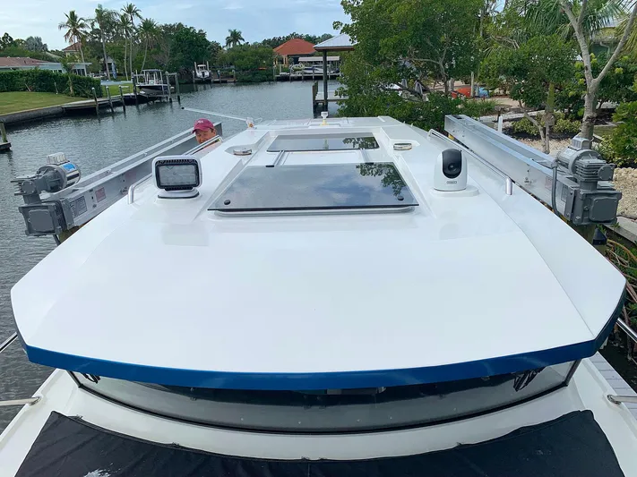 Yacht Photos Pics Hussar Skamander 920 Explorer MAX 2022 boat docked in a scenic canal setting.