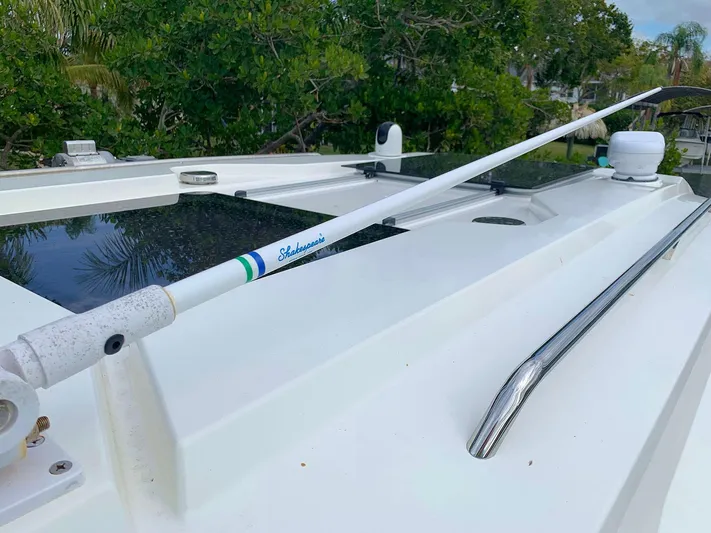  Yacht Photos Pics Hussar Skamander 920 Explorer MAX 2022 boat deck with antenna and sleek design.