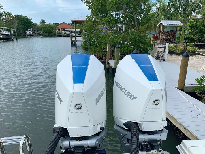  Yacht Photos Pics Twin Mercury outboard engines on a 2022 Hussar Skamander 920 Explorer MAX by a dock.