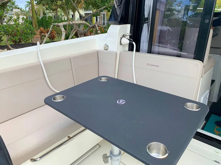  Yacht Photos Pics Hussar Skamander 920 Explorer MAX 2022 boat interior with seating and table.