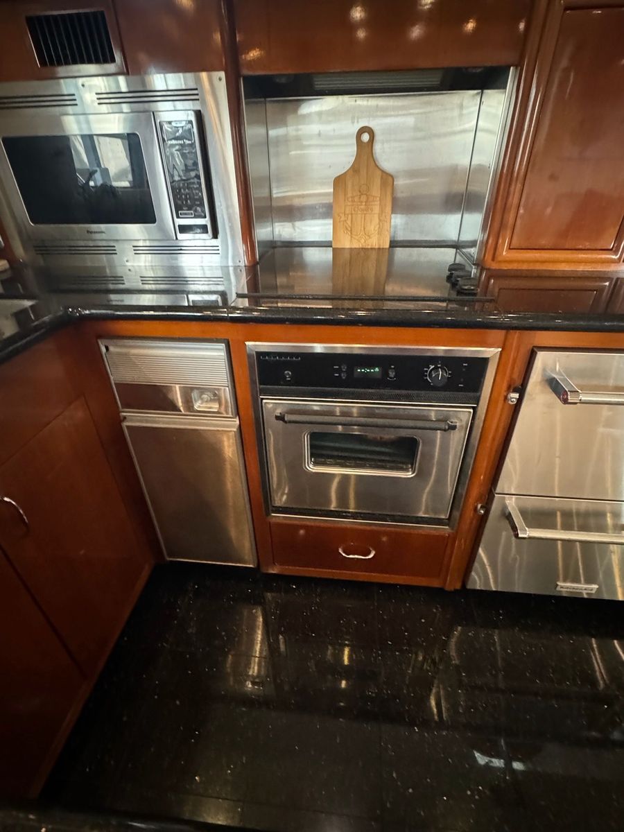 2004 Carver 56 