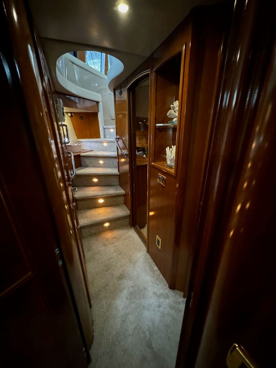 2004 Carver 56 