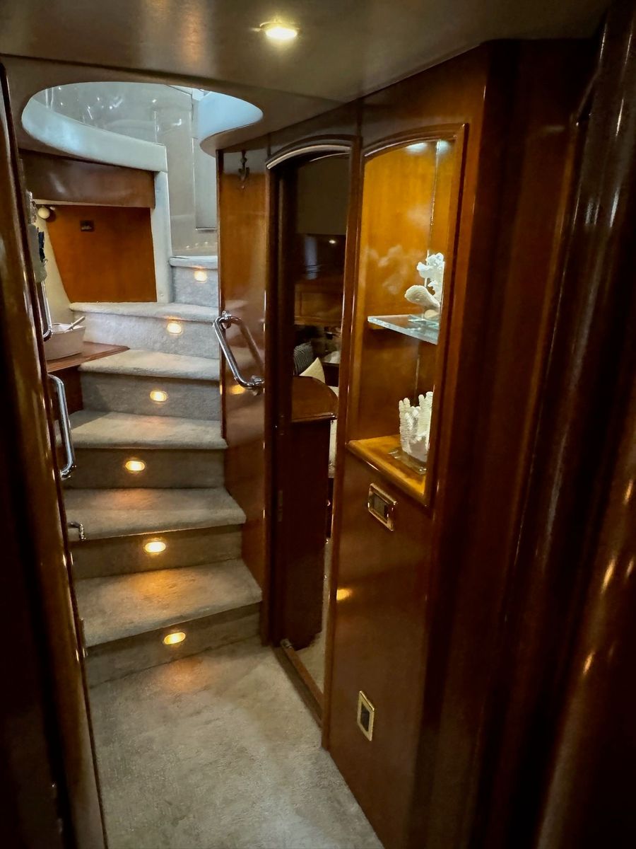 2004 Carver 56 