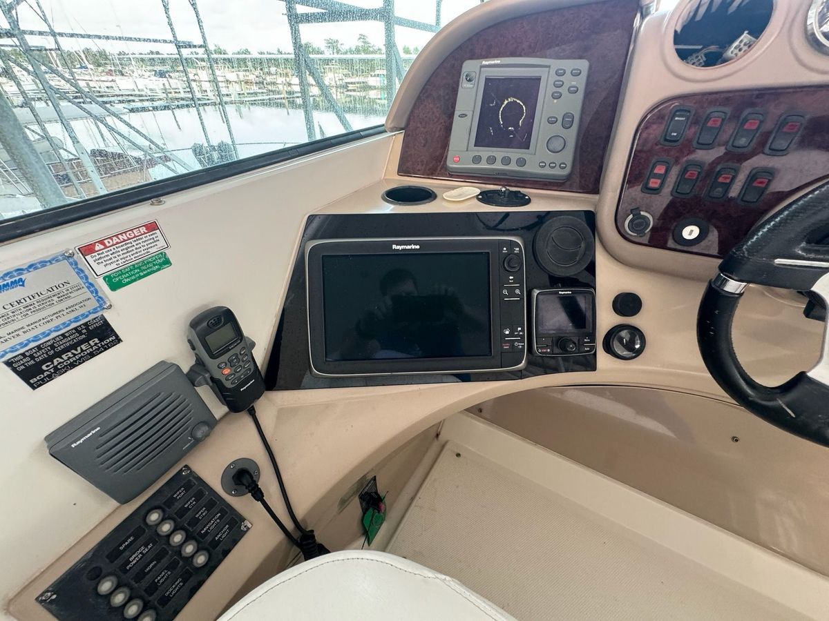 2004 Carver 56 