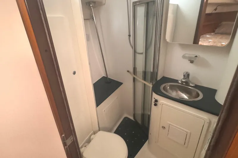 True Love Yacht Photos Pics Bathroom interior of 2005 Catalina Morgan 440 DS yacht, featuring shower and sink.