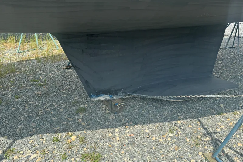 True Love Yacht Photos Pics 2005 Catalina Morgan 440 DS keel on gravel, supported by stands and chains.