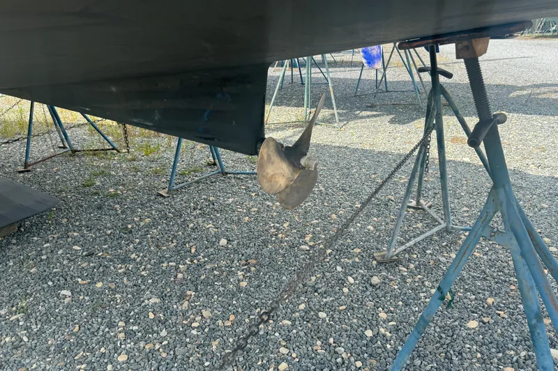 True Love Yacht Photos Pics Catalina Morgan 440 DS 2005 sailboat hull and anchor on stands.