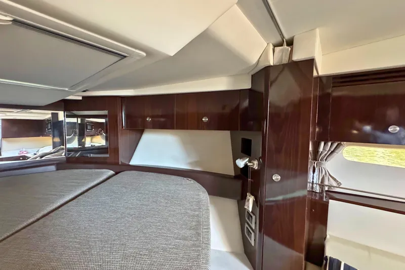  Yacht Photos Pics 2017 Sea Ray Sundancer 350 Coupe interior cabin with wood finish and cozy bedding.