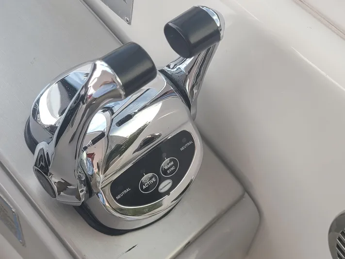  Yacht Photos Pics 2007 Formula 45 Yacht throttle controls.