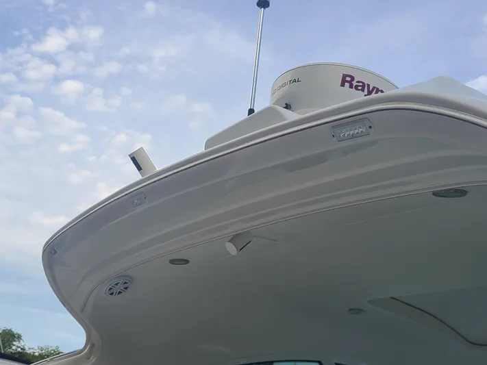  Yacht Photos Pics Close-up of the 2007 Formula 45 Yacht's radar and antenna system.