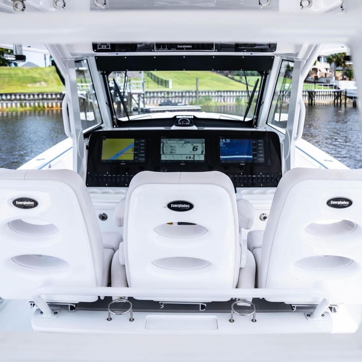 2018 Everglades 42 