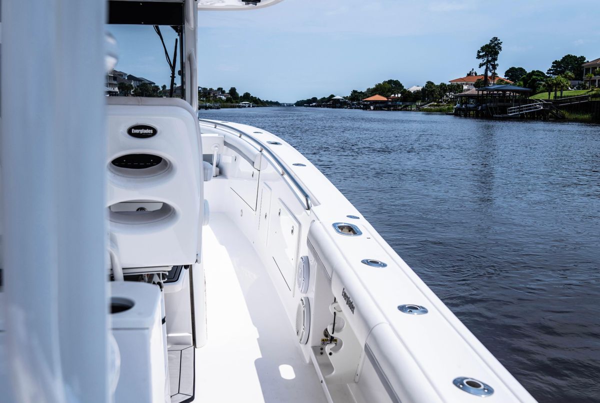 2018 Everglades 42 