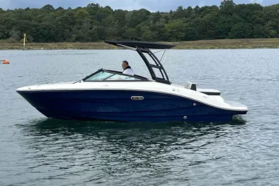 Sea Ray SPX 210
