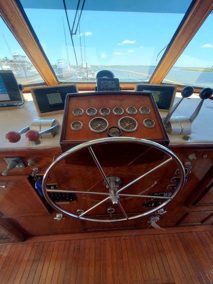1976-70-hatteras-70-motor-yacht