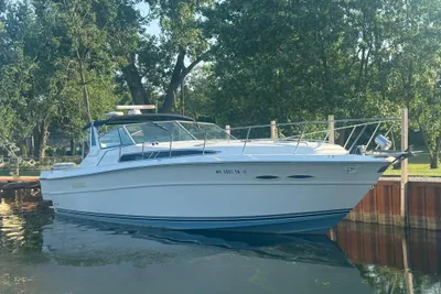 Sea Ray 390 Express Cruiser