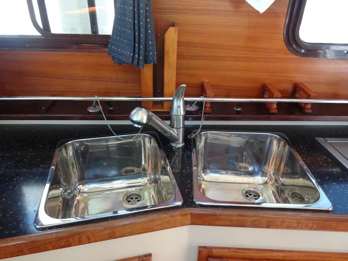 Sanity Yacht Photos Pics 