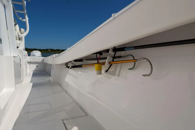 Pelagic Predator Yacht Photos Pics Onslow Bay TE Pelagic Predator- Gunwale