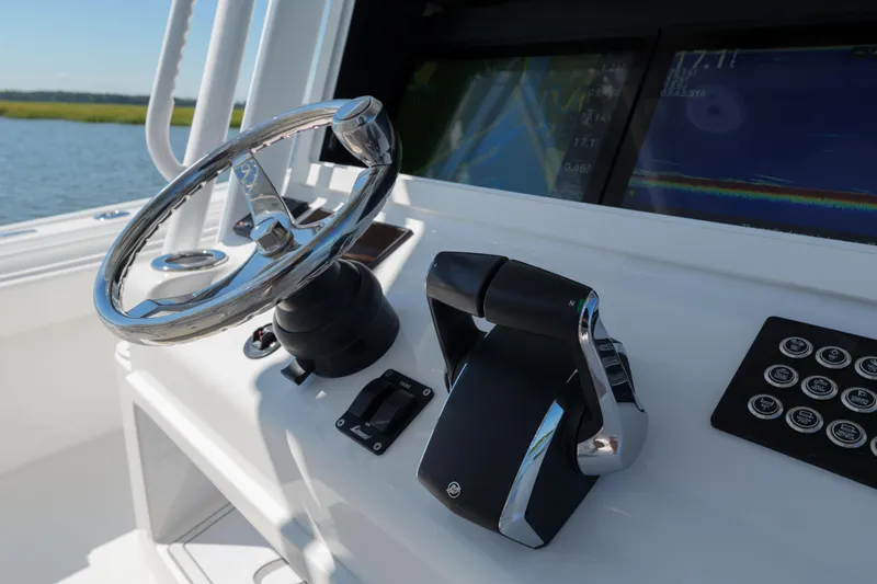 Pelagic Predator Yacht Photos Pics Onslow Bay TE Pelagic Predator- Helm