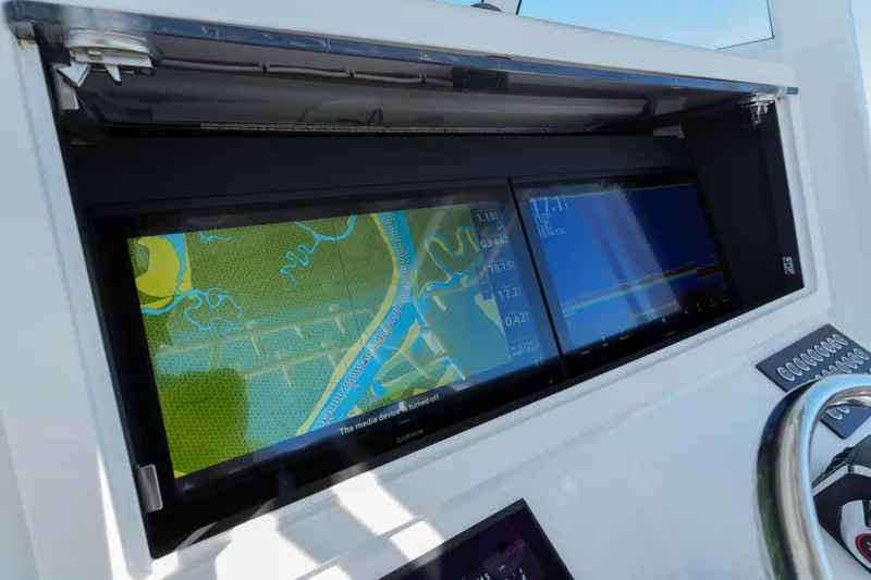 Pelagic Predator Yacht Photos Pics Onslow Bay TE Pelagic Predator- Electronics