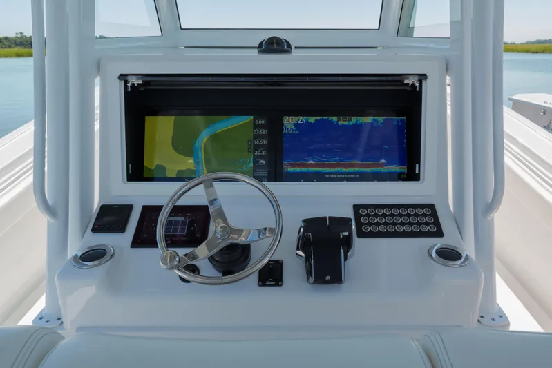 Pelagic Predator Yacht Photos Pics Onslow Bay TE Pelagic Predator-Helm