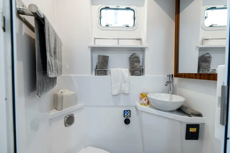 Dealer Demo Yacht Photos Pics 2025 Hcb 56 Suenos Gix - Image 31