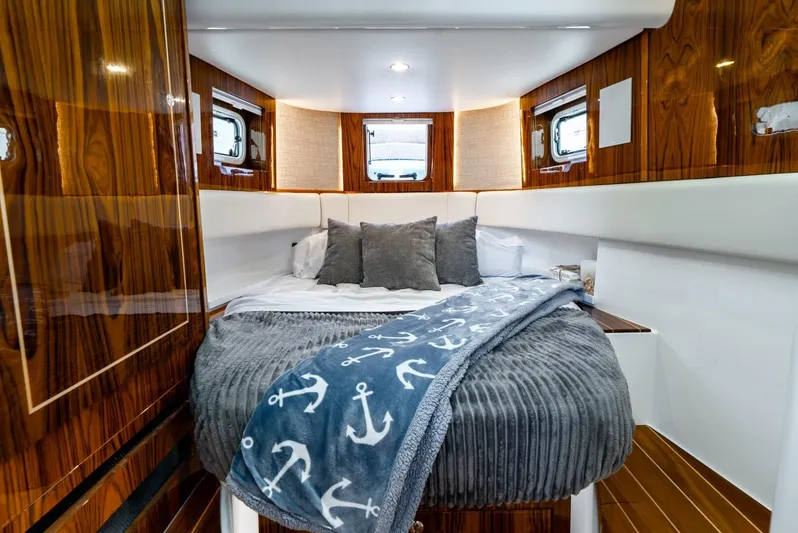 Dealer Demo Yacht Photos Pics 2025 Hcb 56 Suenos Gix - Image 30