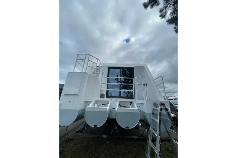  Yacht Photos Pics Modern 2025 ALLHOUSE HB-1250 houseboat with sleek design and spacious deck.