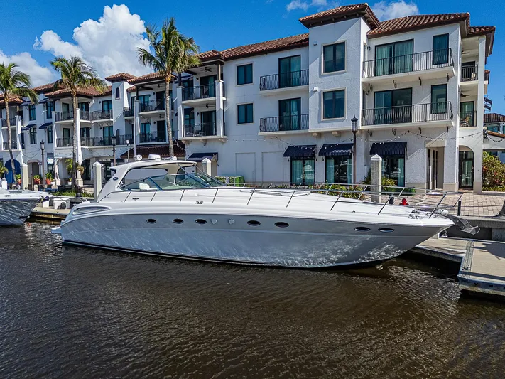 Nauti Buoy Yacht Photos Pics 2002 Sea Ray 510 Sundancer yacht docked by waterfront apartments.
