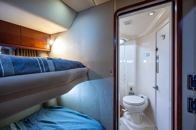 Nauti Buoy Yacht Photos Pics 2002 Sea Ray 510 Sundancer cabin with bunk beds and private bathroom.