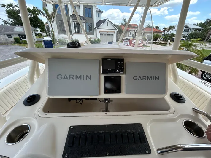  Yacht Photos Pics 2002 Grady-White 306 Bimini boat dashboard with Garmin navigation systems.