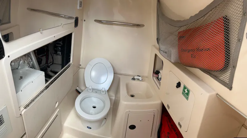  Yacht Photos Pics Head